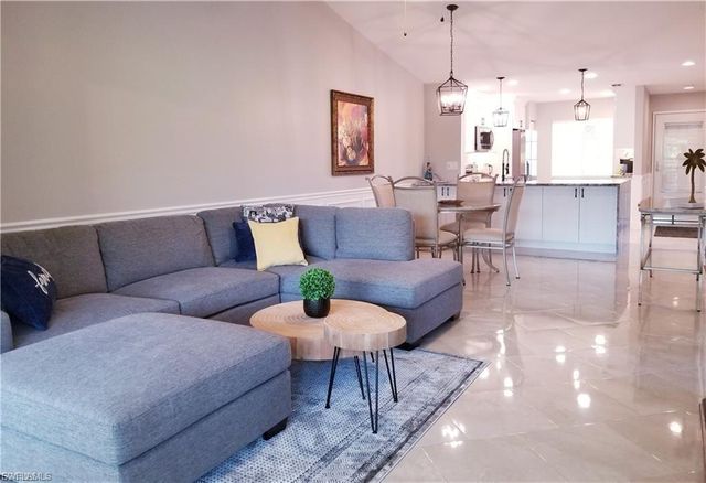7774 Jewel LN 201, Naples, FL 34109