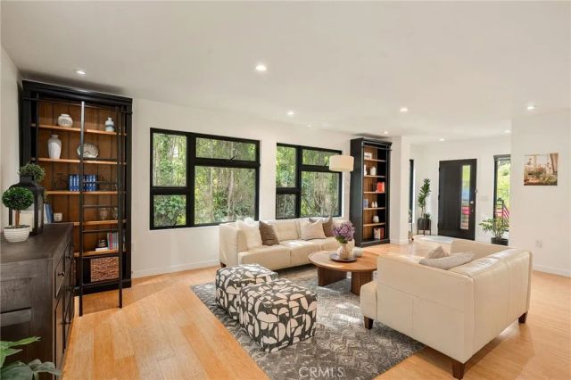 13082 Blairwood Drive, Studio City, CA 91604