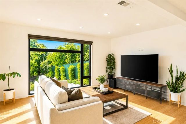 13082 Blairwood Drive, Studio City, CA 91604