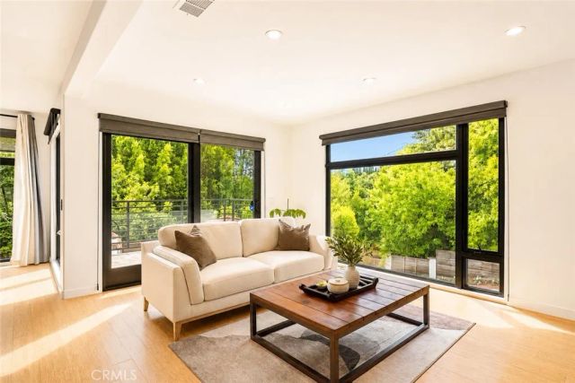 13082 Blairwood Drive, Studio City, CA 91604