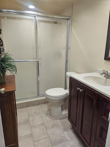 10433 Sunrise Lakes Boulevard 406, Sunrise, FL 33322