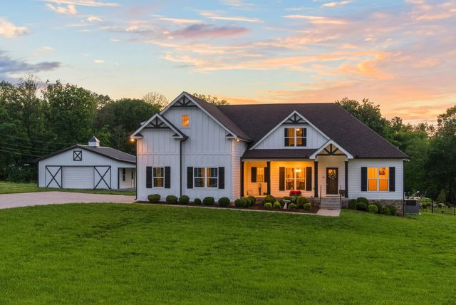 3378 New Hall Rd, Greenbrier, TN 37073