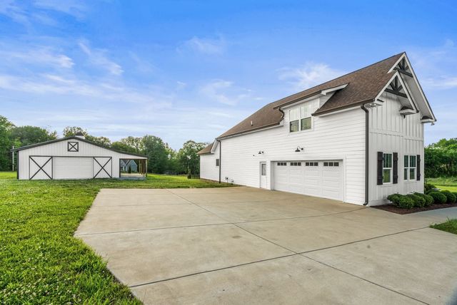 3378 New Hall Rd, Greenbrier, TN 37073