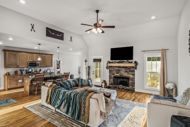3378 New Hall Rd, Greenbrier, TN 37073
