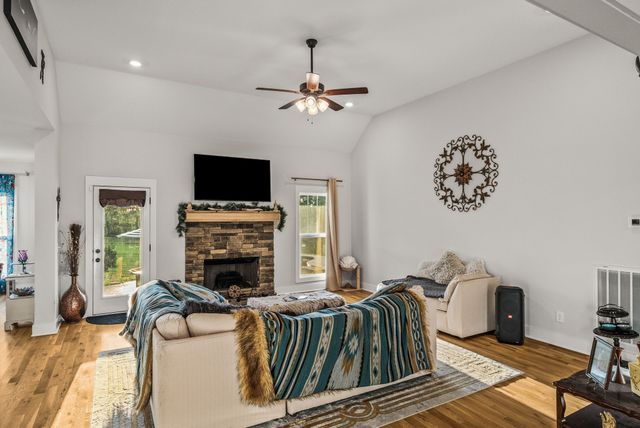 3378 New Hall Rd, Greenbrier, TN 37073