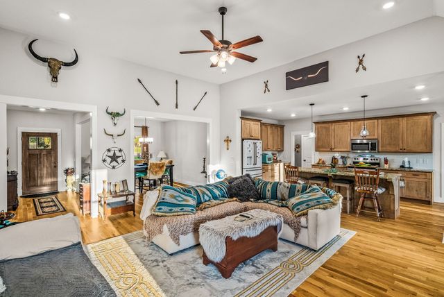 3378 New Hall Rd, Greenbrier, TN 37073