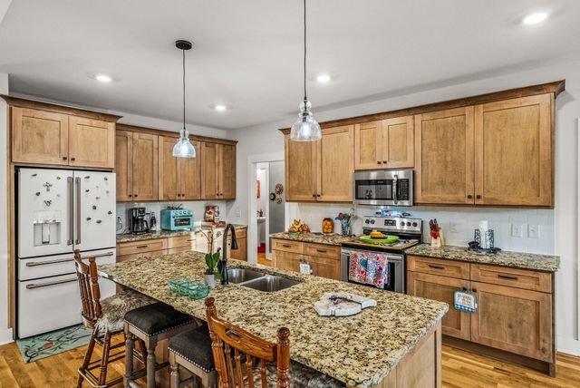 3378 New Hall Rd, Greenbrier, TN 37073