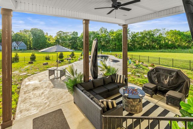 3378 New Hall Rd, Greenbrier, TN 37073