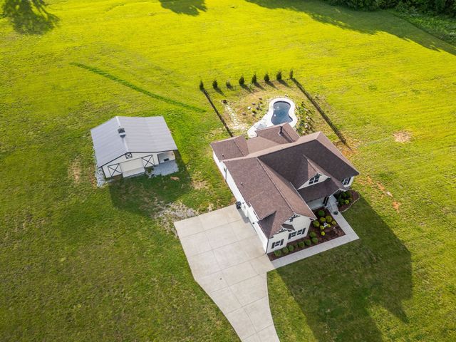 3378 New Hall Rd, Greenbrier, TN 37073