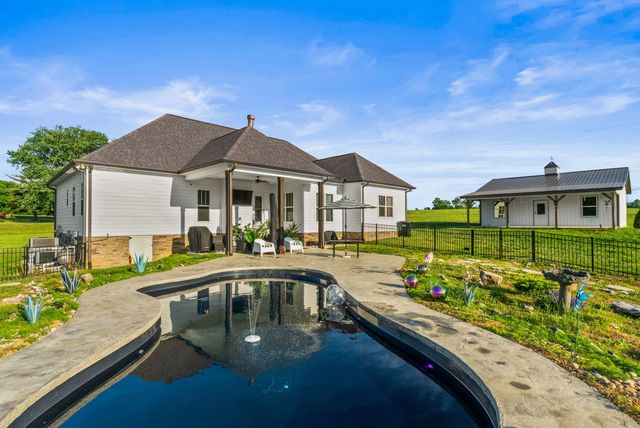 3378 New Hall Rd, Greenbrier, TN 37073