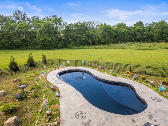 3378 New Hall Rd, Greenbrier, TN 37073
