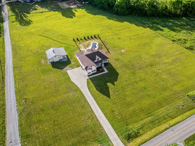 3378 New Hall Rd, Greenbrier, TN 37073