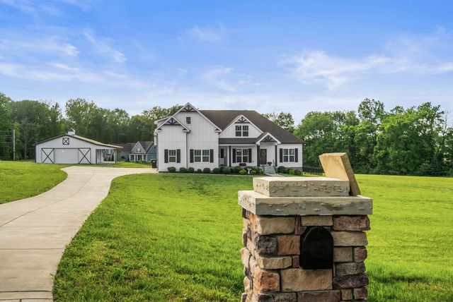 3378 New Hall Rd, Greenbrier, TN 37073
