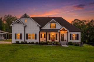 3378 New Hall Rd, Greenbrier, TN 37073
