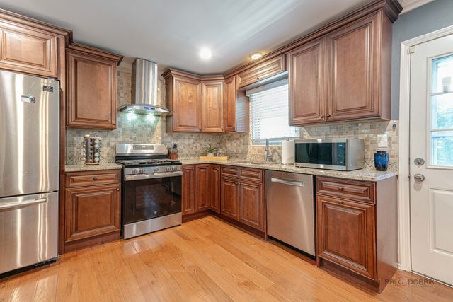 6 S DEERPATH Drive, Vernon Hills, IL 60061
