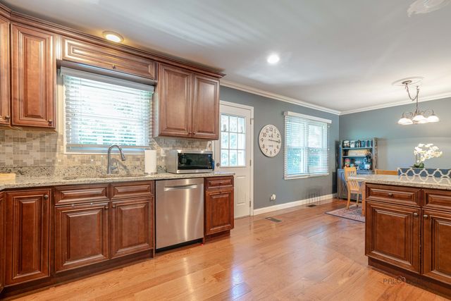 6 S DEERPATH Drive, Vernon Hills, IL 60061