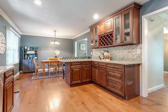 6 S DEERPATH Drive, Vernon Hills, IL 60061