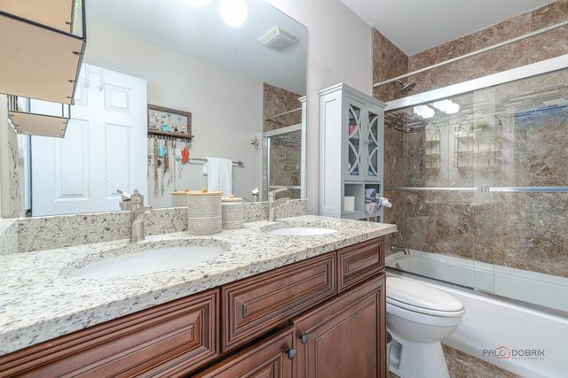 6 S DEERPATH Drive, Vernon Hills, IL 60061