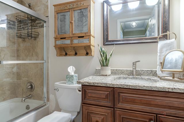 6 S DEERPATH Drive, Vernon Hills, IL 60061