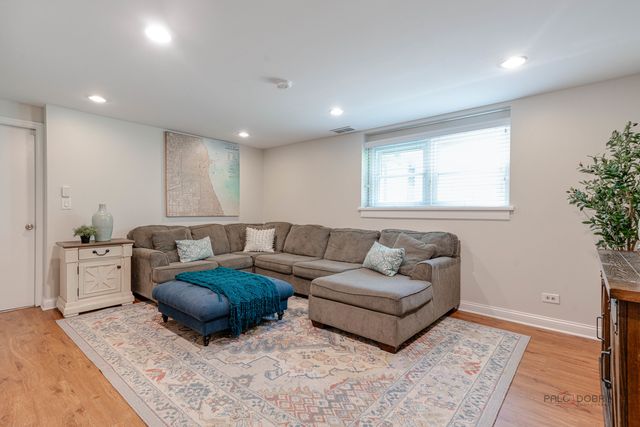 6 S DEERPATH Drive, Vernon Hills, IL 60061