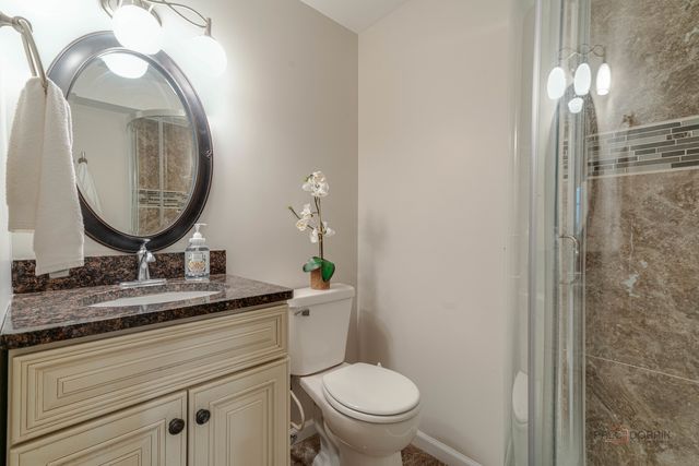 6 S DEERPATH Drive, Vernon Hills, IL 60061