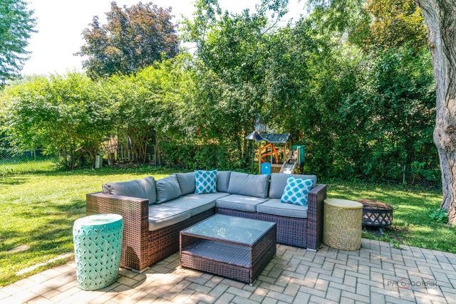 6 S DEERPATH Drive, Vernon Hills, IL 60061
