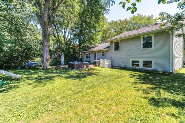 6 S DEERPATH Drive, Vernon Hills, IL 60061
