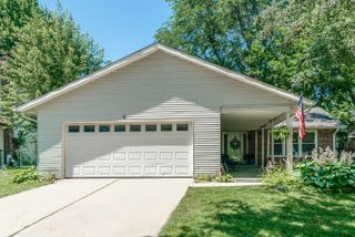 6 S DEERPATH Drive, Vernon Hills, IL 60061