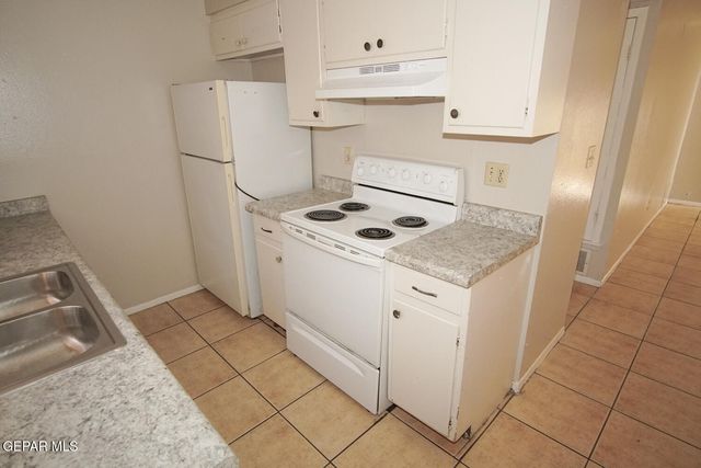 5233 Carousel Drive 3, El Paso, TX 79912