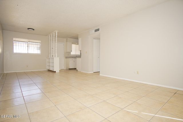 5233 Carousel Drive 3, El Paso, TX 79912