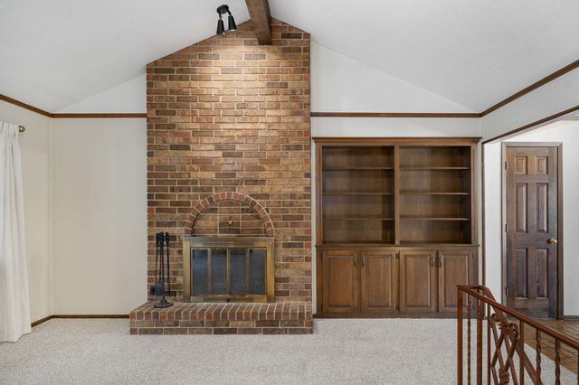 1813 E Camino Alto Street, Springfield, MO 65804