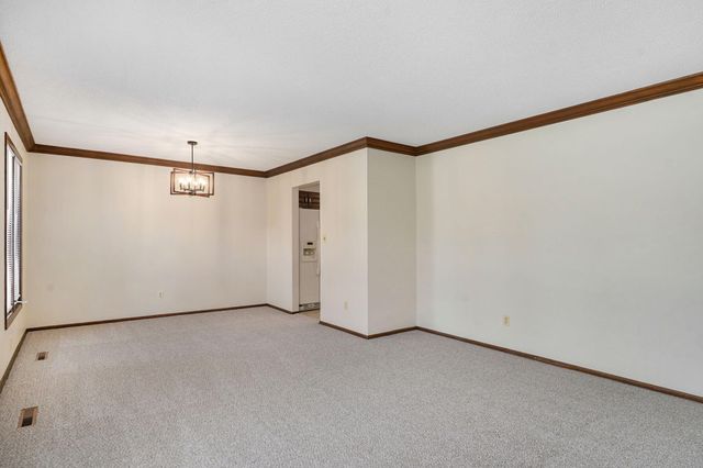 1813 E Camino Alto Street, Springfield, MO 65804