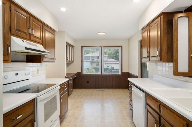 1813 E Camino Alto Street, Springfield, MO 65804