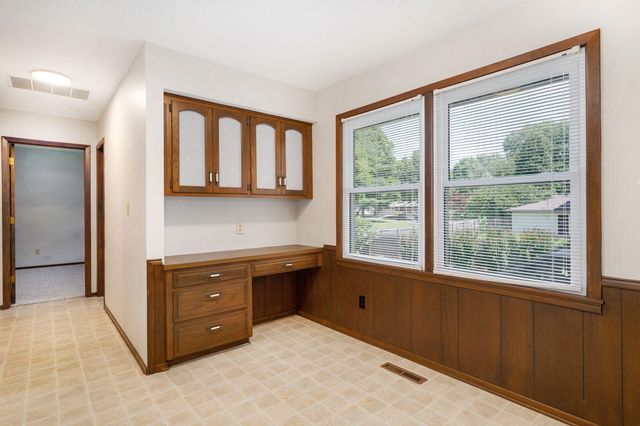 1813 E Camino Alto Street, Springfield, MO 65804