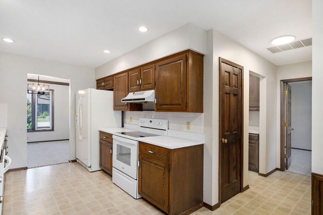 1813 E Camino Alto Street, Springfield, MO 65804