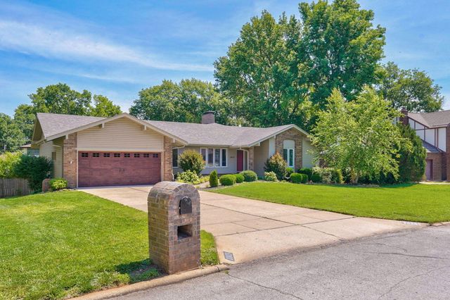 1813 E Camino Alto Street, Springfield, MO 65804