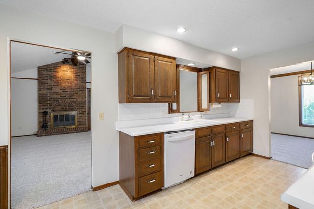 1813 E Camino Alto Street, Springfield, MO 65804