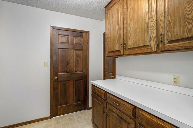 1813 E Camino Alto Street, Springfield, MO 65804