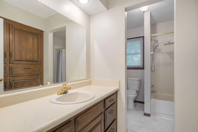 1813 E Camino Alto Street, Springfield, MO 65804