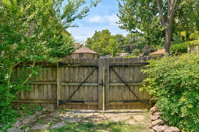 1813 E Camino Alto Street, Springfield, MO 65804
