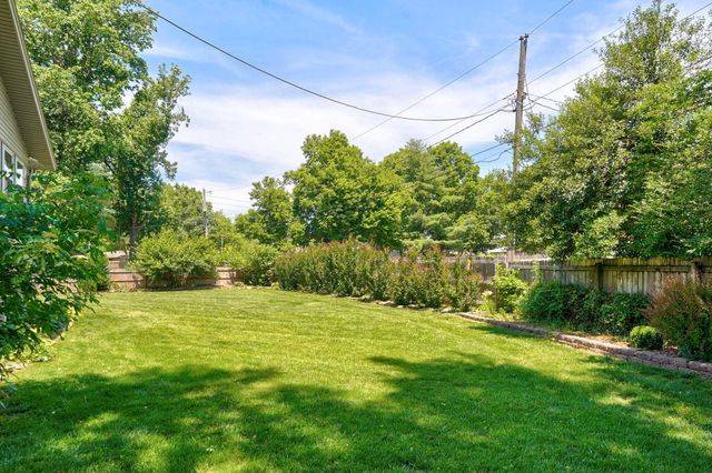 1813 E Camino Alto Street, Springfield, MO 65804