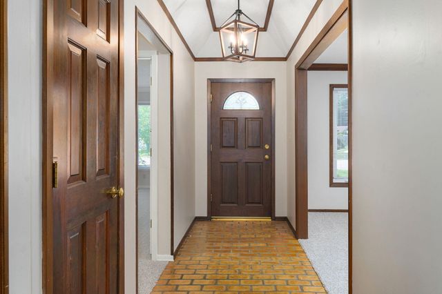 1813 E Camino Alto Street, Springfield, MO 65804