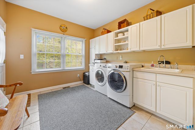 699 Andrea Court, Cheshire, CT 06410