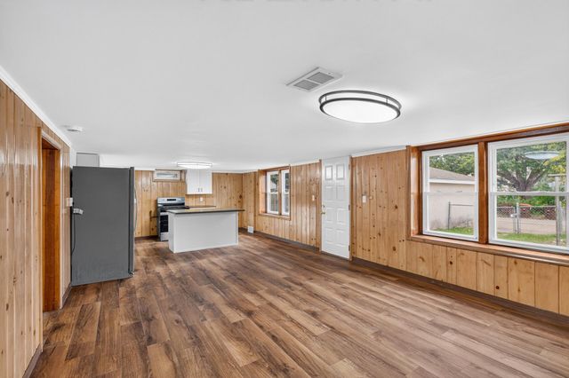 1042 6th Avenue S, South Saint Paul, MN 55075
