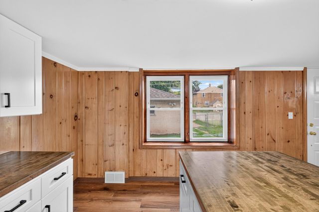 1042 6th Avenue S, South Saint Paul, MN 55075