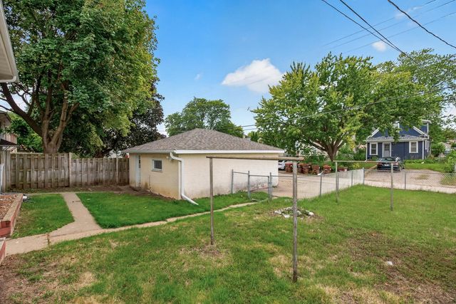 1042 6th Avenue S, South Saint Paul, MN 55075