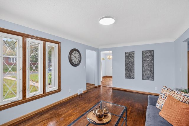 1042 6th Avenue S, South Saint Paul, MN 55075