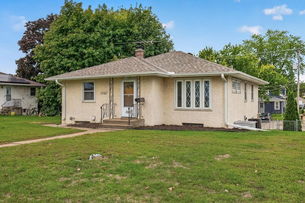 1042 6th Avenue S, South Saint Paul, MN 55075 — exterior