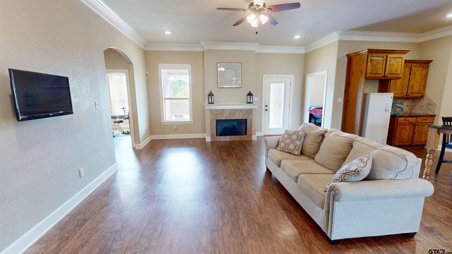 1005 Crescent Hill Ct, Bullard, TX 75757