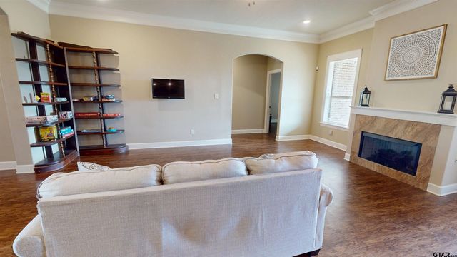 1005 Crescent Hill Ct, Bullard, TX 75757